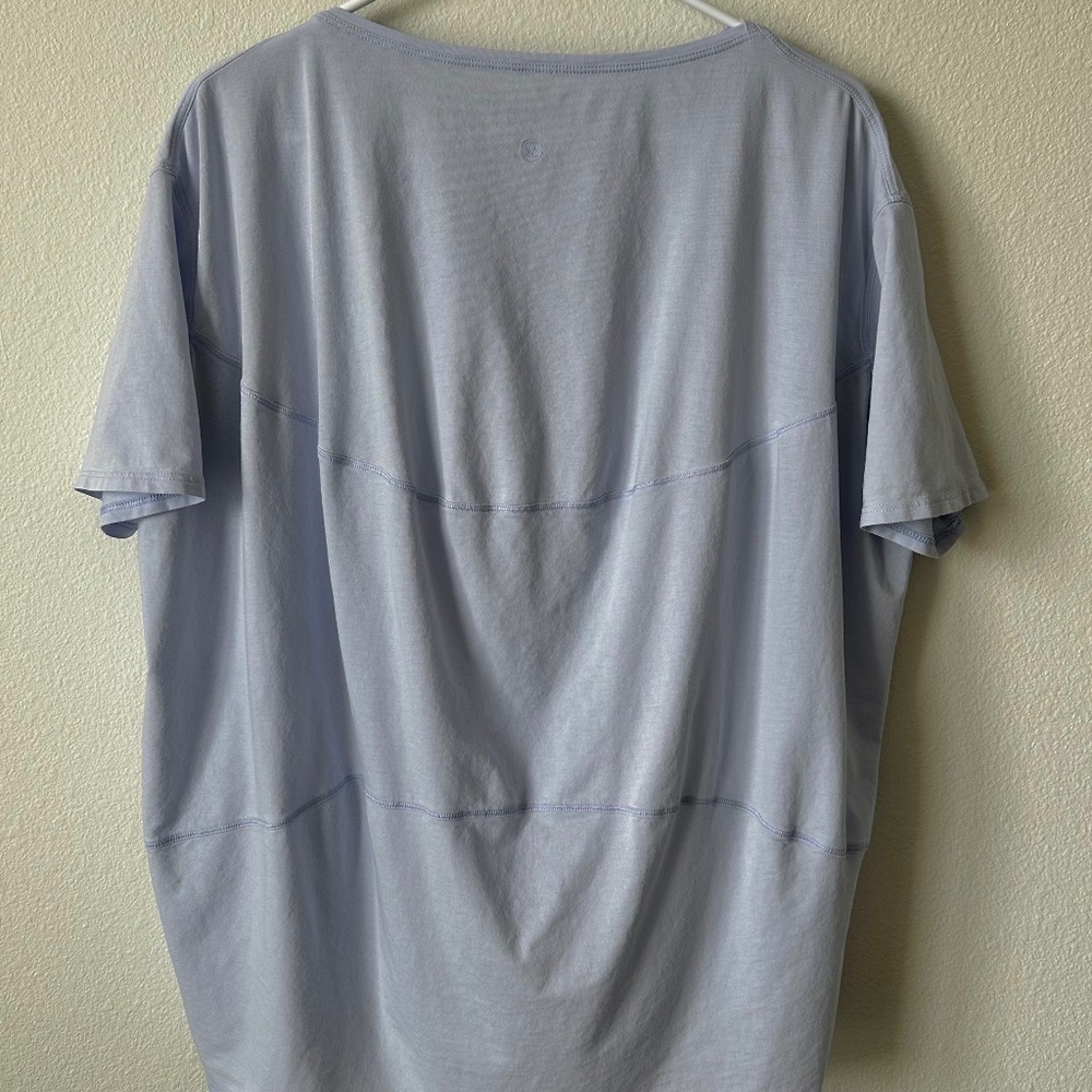 Lululemon - Relaxed-Fit T-Shirt (pastel blue) - Picture 2 of 2